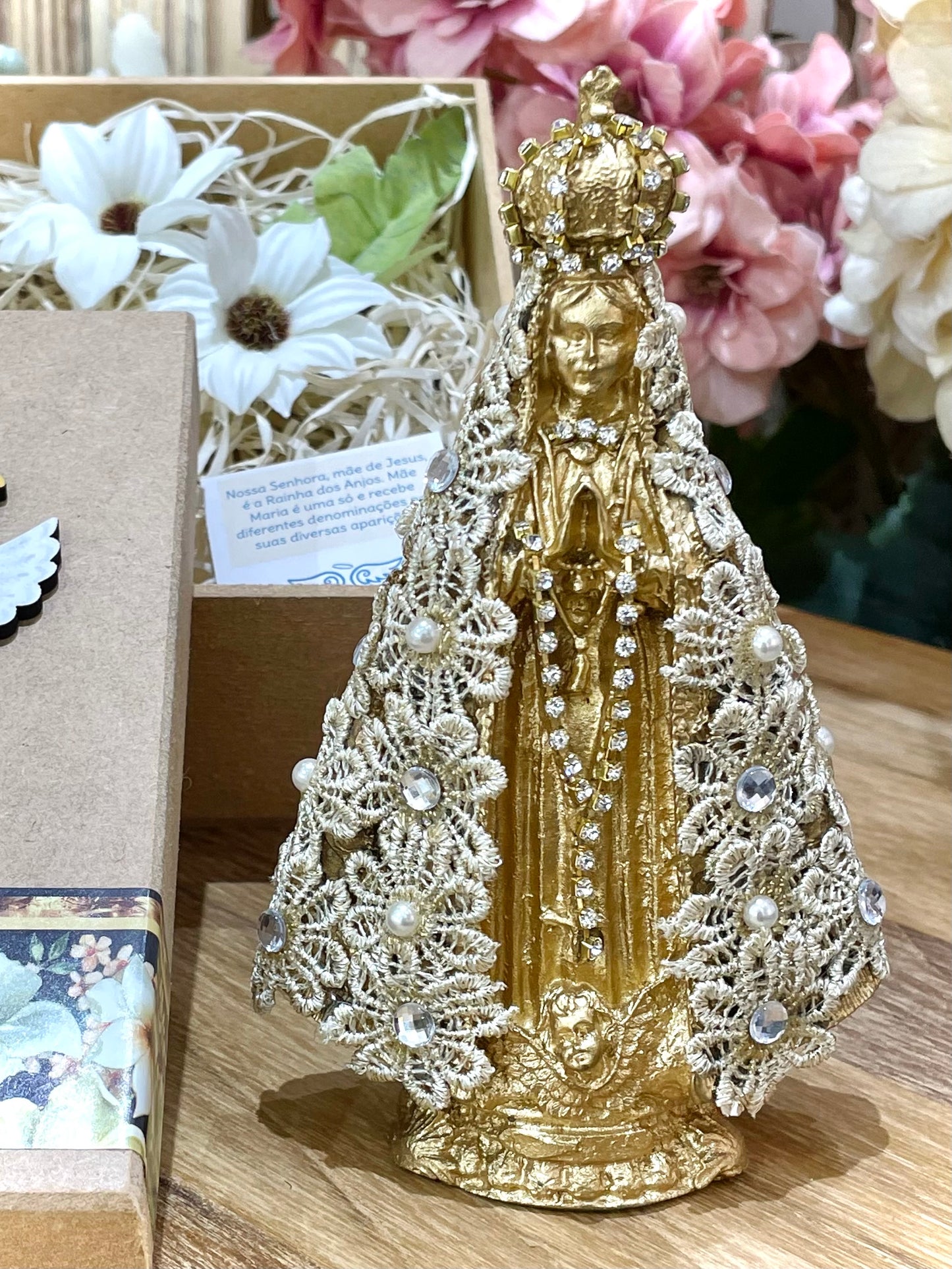 Nossa Senhora Aparecida dourada 15cm com caixa mdf
