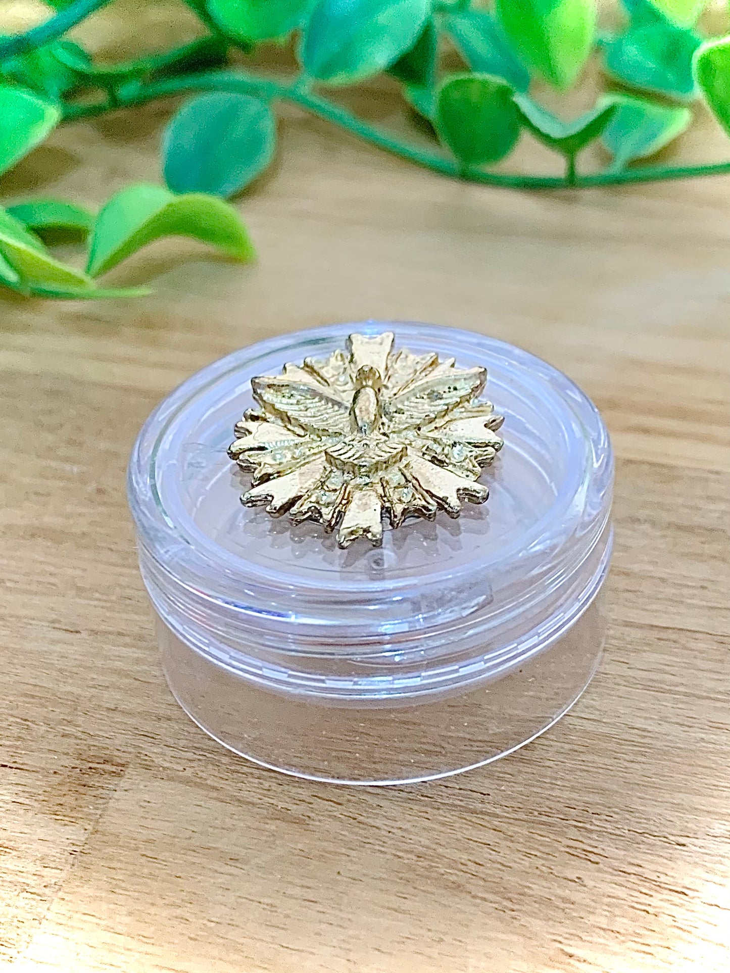 Porta mini-terço - Símbolo Espírito Santo - Dourado - Eucaristia